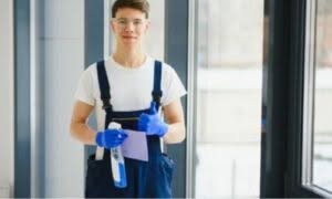addetto alle pulizie ordinarie nelle aree pubbliche